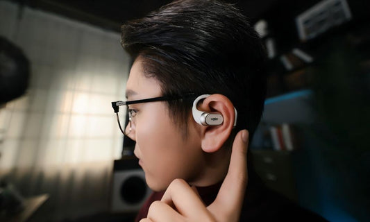 How to Wear Earbuds Correctly and Keep Them from Falling Out?