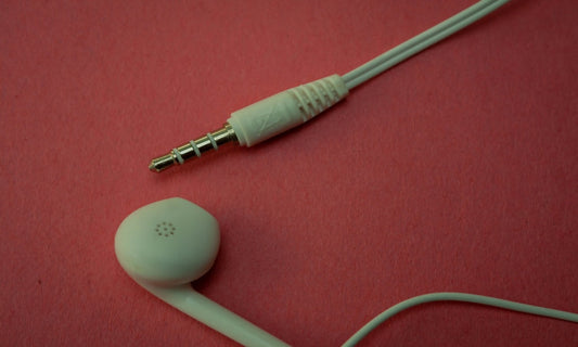 Only One Earbud Working? Here's How to Fix It [Simple Solutions for Creators]